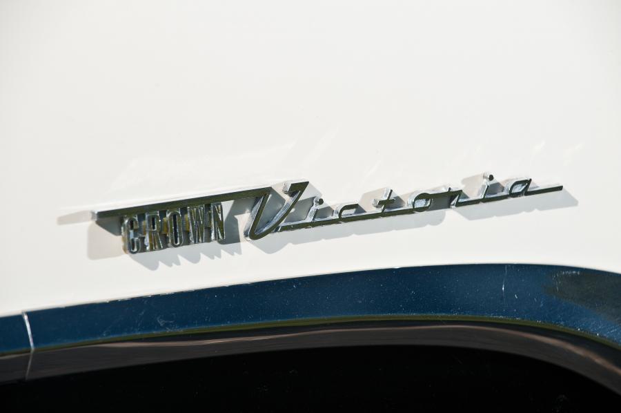  Ford Fairlane Crown Victoria Hardtop 1955 года  (фото 14 из 55)